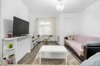 1 Acacia Avenue, photo 2