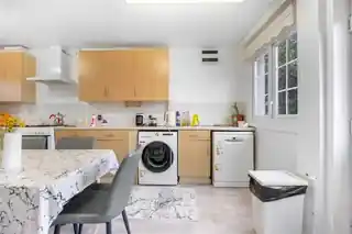 1 Acacia Avenue, photo 4