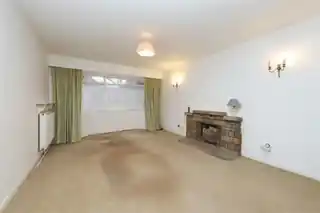 1 Almond Avenue, photo 3