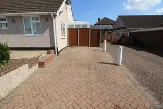 1 Amesbury Close, photo 2