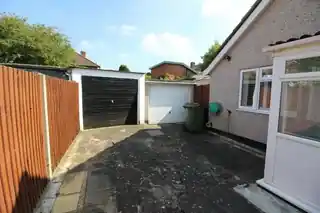 1 Amesbury Close, photo 3