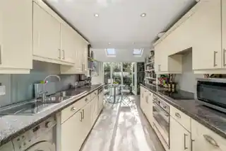 1 Ashburnham Road, photo 2