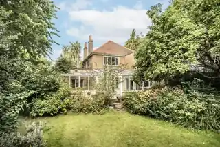 1 Avenue Road, photo 2
