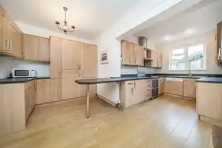 1 Beresford Road, photo 3