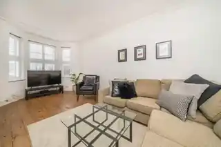 1 Beresford Road, photo 2