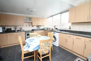 1 Birch Avenue, photo 2