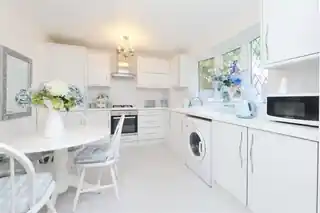 1 Braybourne Close, photo 2