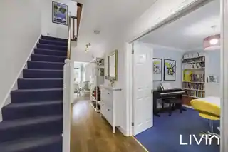 1 Broadeaves Close, photo 2