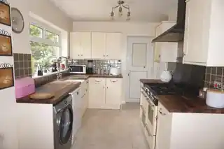 1 Chessington Hill Park, photo 3