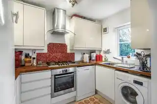 1 Clarendon Close, photo 3