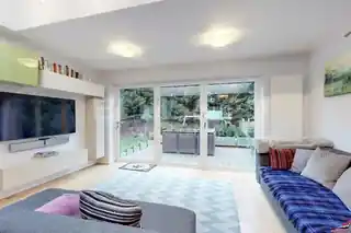 1 Compton Close, photo 3