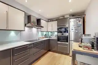 1 Compton Close, photo 4