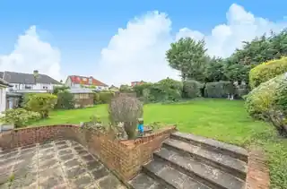 1 Connaught Close, photo 2