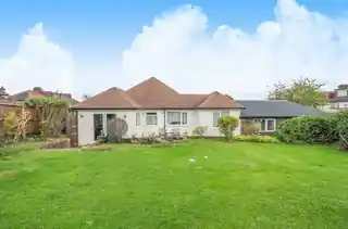 1 Connaught Close, photo 3