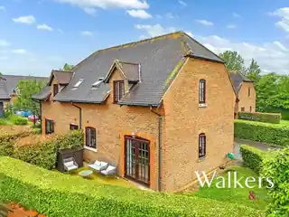 1 Cornsland Close, photo 2