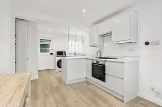 1 Coutts Avenue, photo 2