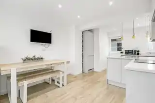 1 Coutts Avenue, photo 4