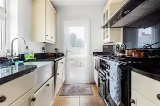 1 Cray Road, photo 3