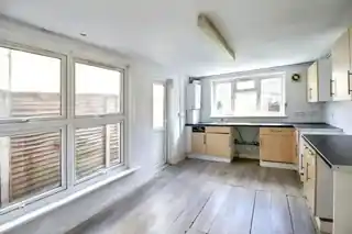 1 Dickens Road, photo 2