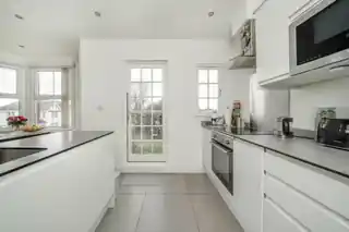 1 Eastfields Road, photo 4