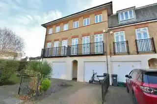 1 Elizabeth Gardens, photo 2