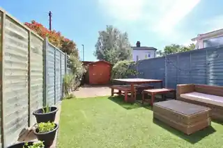 1 Elizabeth Gardens, photo 3