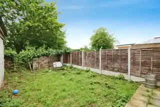 1 Erin Close, photo 2