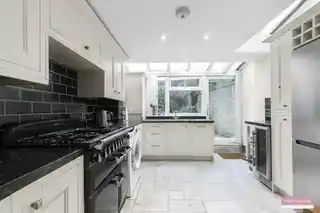1 Eversley Park Road, photo 2