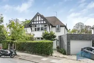 1 Finchley Way, photo 2