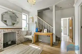 1 Finchley Way, photo 3