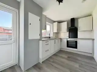 1 Fleetwood Close, photo 3