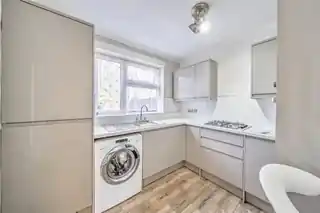 1 Framlingham Crescent, photo 4