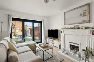 1 Keats Close, photo 4