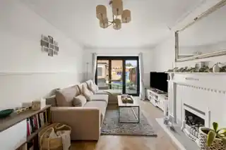 1 Keats Close, photo 3