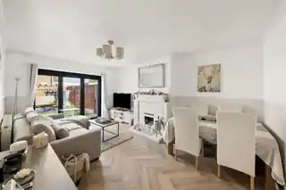 1 Keats Close, photo 2