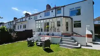1 Ladycroft Road, photo 2