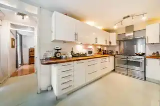 1 Langdale Close, photo 2