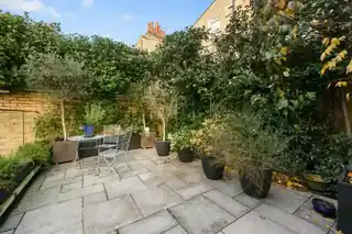 1 Lawrence Mews, photo 3