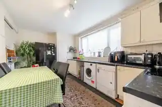1 Luffield Road, photo 3