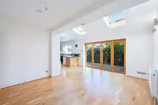 1 Maltby Road, photo 3