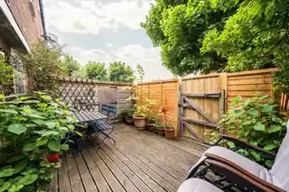 1 Marsland Close, photo 2