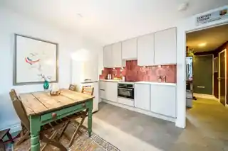 1 Marsland Close, photo 3