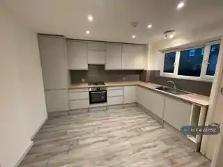 1 Mylne Close, photo 3