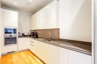 1 Narrowboat Avenue, photo 4