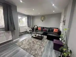 1 Radcliffe Way, photo 3