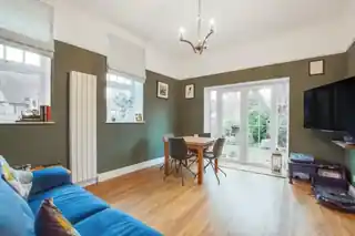 1 Redwood Close, photo 4