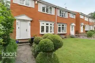 1 Regina Close, photo 2