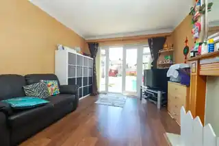 1 Shelley Close, photo 2