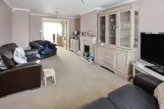 1 Sowrey Avenue, photo 2