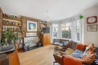 1 Sunnycroft Road, photo 3